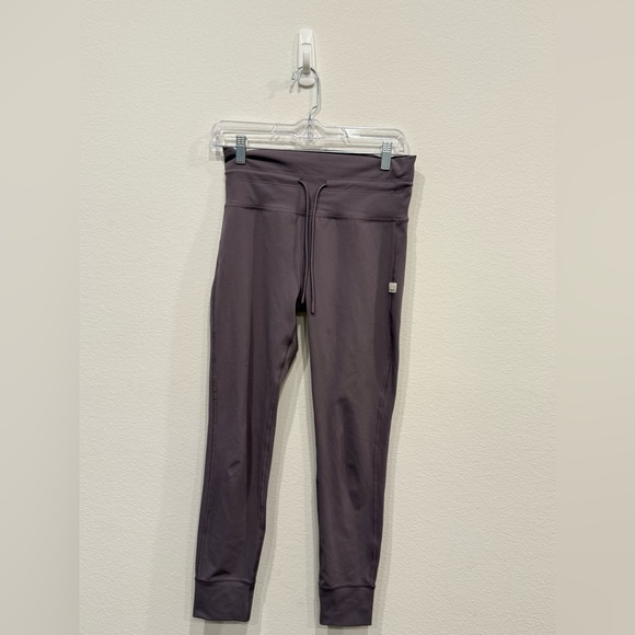 SOLD - Vuori Women's Taupe Leggings - Picture 5 of 7